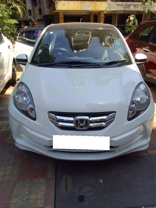 https://images10.gaadi.com/usedcar_image/4398209/original/f4da48b9d7a9ba068292cff20e42c0da.jpg?imwidth=6400