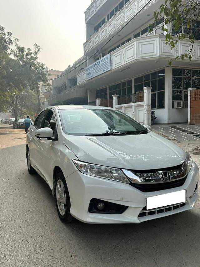 https://images10.gaadi.com/usedcar_image/4398222/original/processed_fcc4ed5db3efccdea954e79ae1c14e21.jpg?imwidth=6400