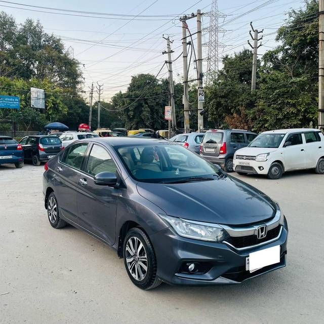 https://images10.gaadi.com/usedcar_image/4398232/original/processed_e2ba6ee36dd4daa79be5f4f286ec45bc.jpg?imwidth=6400