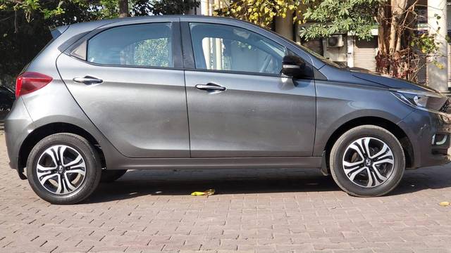 https://images10.gaadi.com/usedcar_image/4398274/original/processed_57b9f20f20b4e73c66628a61362ba64c.jpg?imwidth=6401