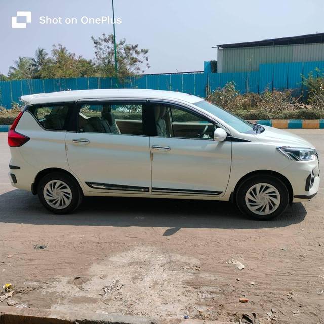 https://images10.gaadi.com/usedcar_image/4398352/original/processed_e3e557bcc012c5c1be2d8ee30df71665.jpg?imwidth=6401