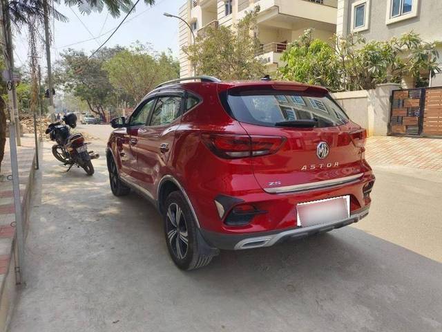 https://images10.gaadi.com/usedcar_image/4398365/original/processed_processed_5ccbb6107cf6292ffacfa33d523019cc.jpeg?imwidth=6400