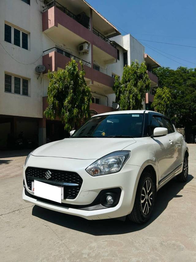 https://images10.gaadi.com/usedcar_image/4398398/original/processed_552355b0410de62d4bb3439f745d8fe4.jpeg?imwidth=6402