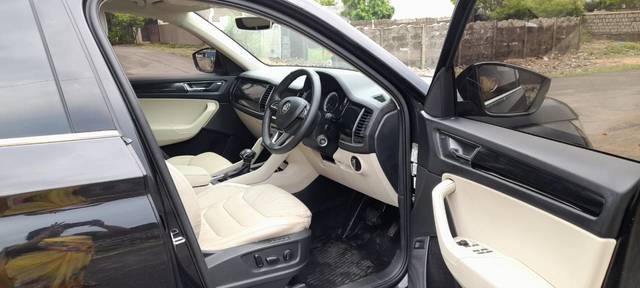 https://images10.gaadi.com/usedcar_image/4398402/original/cb9a1baf009b5a03bbc0d64323b7ac62.jpg?imwidth=6401