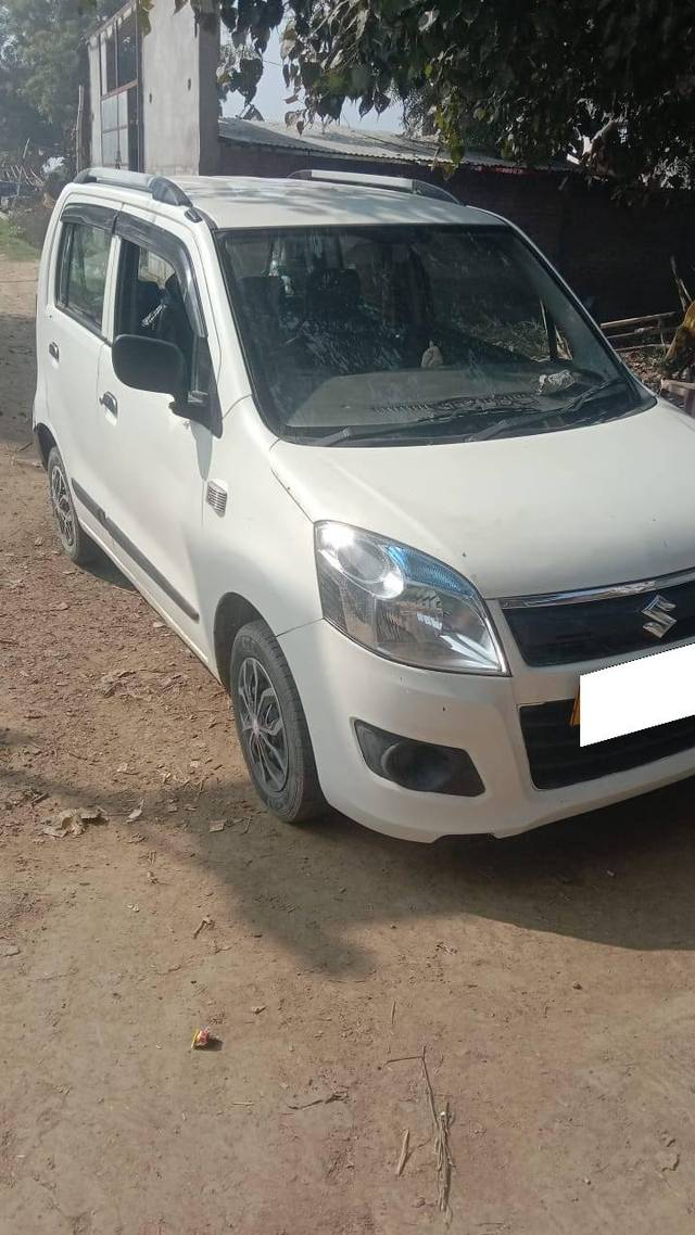 https://images10.gaadi.com/usedcar_image/4398451/original/processed_13051cba9e9a1aa5805cf7805e47f39e.jpg?imwidth=6400