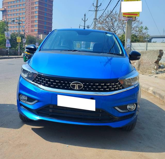 https://images10.gaadi.com/usedcar_image/4398645/original/processed_6dfb0818339ac516fc7e0b709802c20d.jpg?imwidth=6402