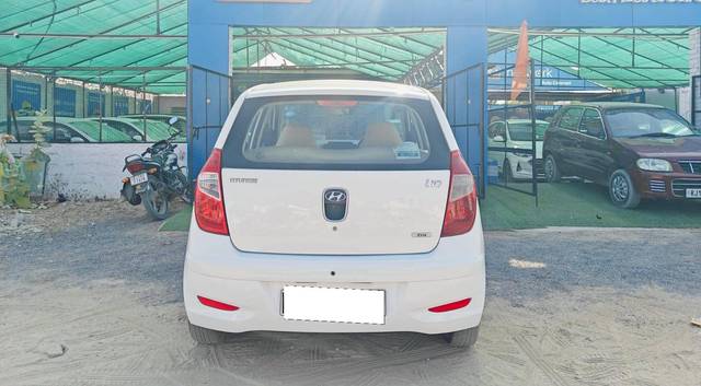 https://images10.gaadi.com/usedcar_image/4398664/original/processed_dbd9e8f95827b35381ee5c1ba4b39023.jpg?imwidth=6401