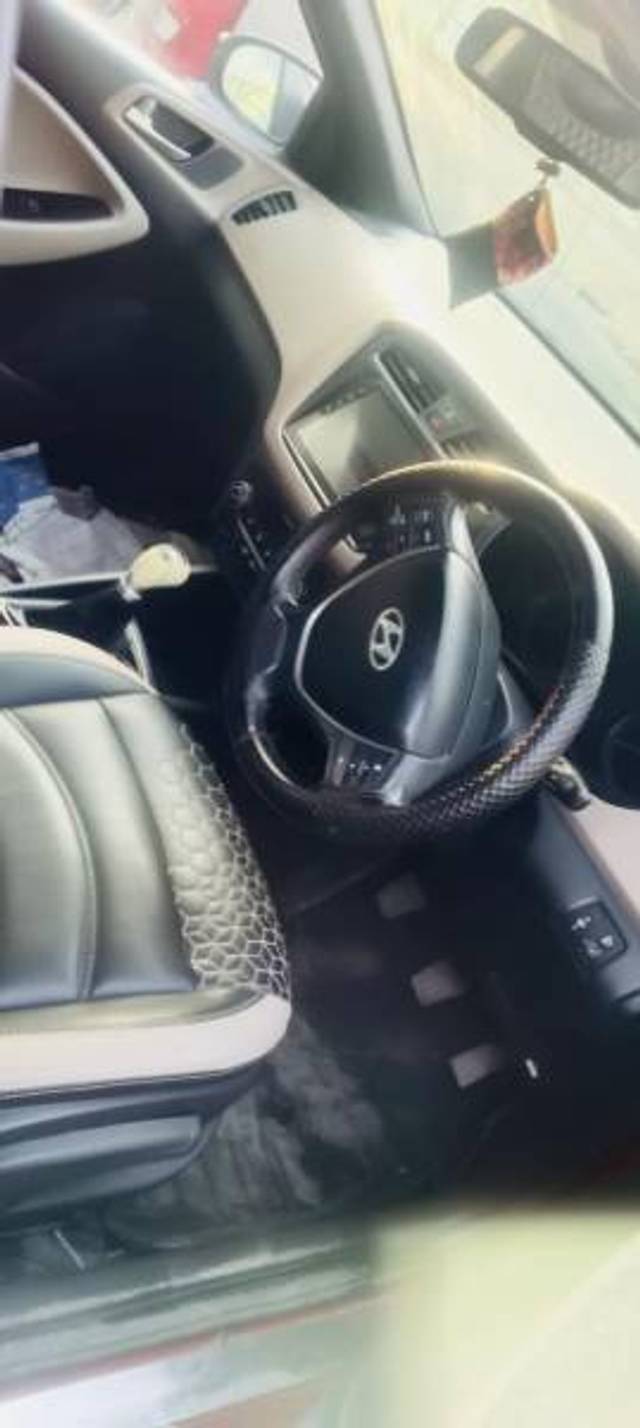 https://images10.gaadi.com/usedcar_image/4398693/original/7a96fa60e1d2b0a1ca4e4ab39341133f.jpg?imwidth=6402