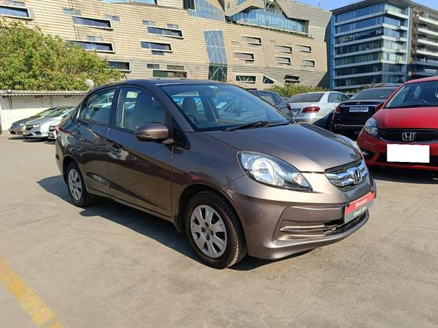 https://images10.gaadi.com/usedcar_image/4398698/original/processed_edb30cfea11488b10bdb6bd0e4fd0d48.jpg?imwidth=6400