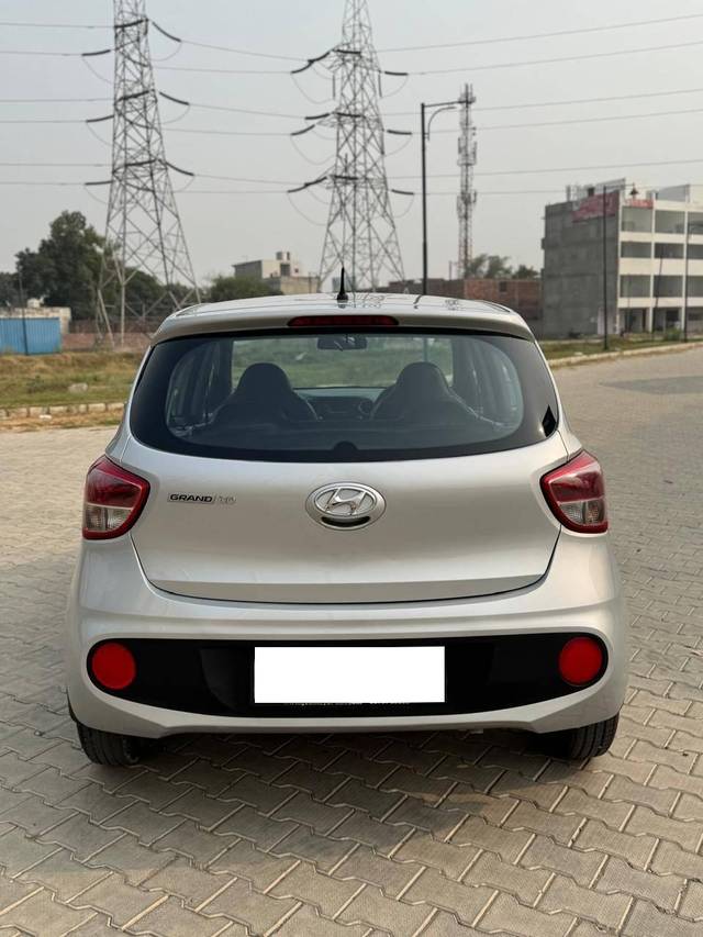 https://images10.gaadi.com/usedcar_image/4398808/original/processed_35086181dcb9deb399ef06532daca595.jpg?imwidth=6402