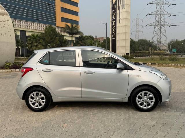 https://images10.gaadi.com/usedcar_image/4398808/original/processed_6de36ae3f95fbab143547e51d008fe2d.jpg?imwidth=6401