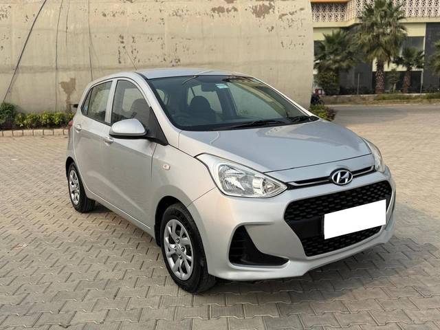 https://images10.gaadi.com/usedcar_image/4398808/original/processed_ebd88f1a294b8a7e8b672e297bd68de9.jpg?imwidth=6400