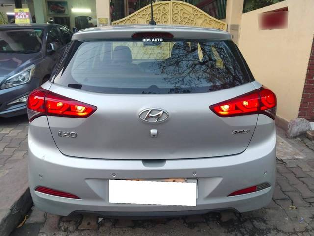 https://images10.gaadi.com/usedcar_image/4398899/original/processed_4a9bab20200eaa1108095f22327aed94.jpg?imwidth=6401