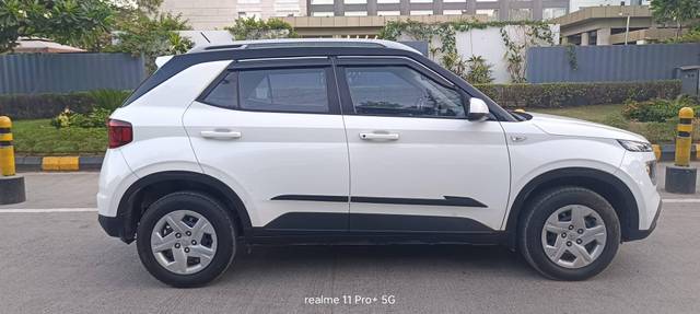 https://images10.gaadi.com/usedcar_image/4399037/original/processed_b9388517bfc4dc725759b85ac56d6bc7.jpg?imwidth=6401