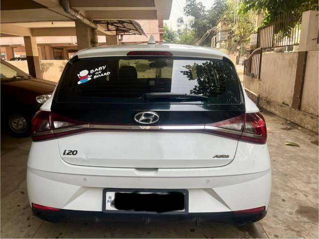 https://images10.gaadi.com/usedcar_image/4399273/original/processed_3888ae06-3663-4030-b7e2-2288327c1894.jpg?imwidth=6402