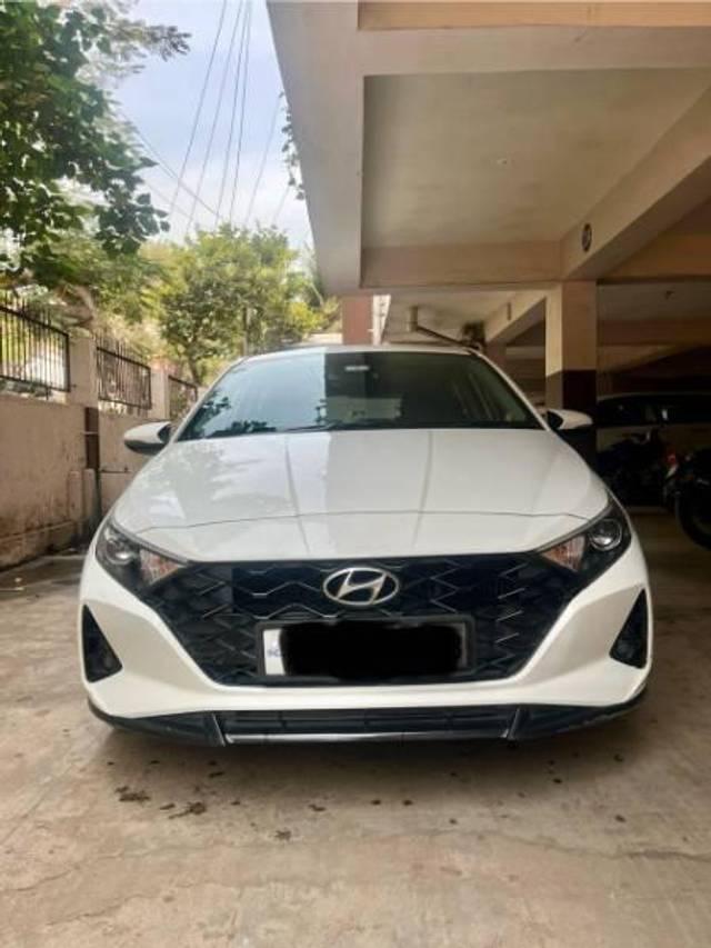 https://images10.gaadi.com/usedcar_image/4399273/original/processed_b5c50dfe-aec6-4a7f-a20d-28933c036565.jpg?imwidth=6400