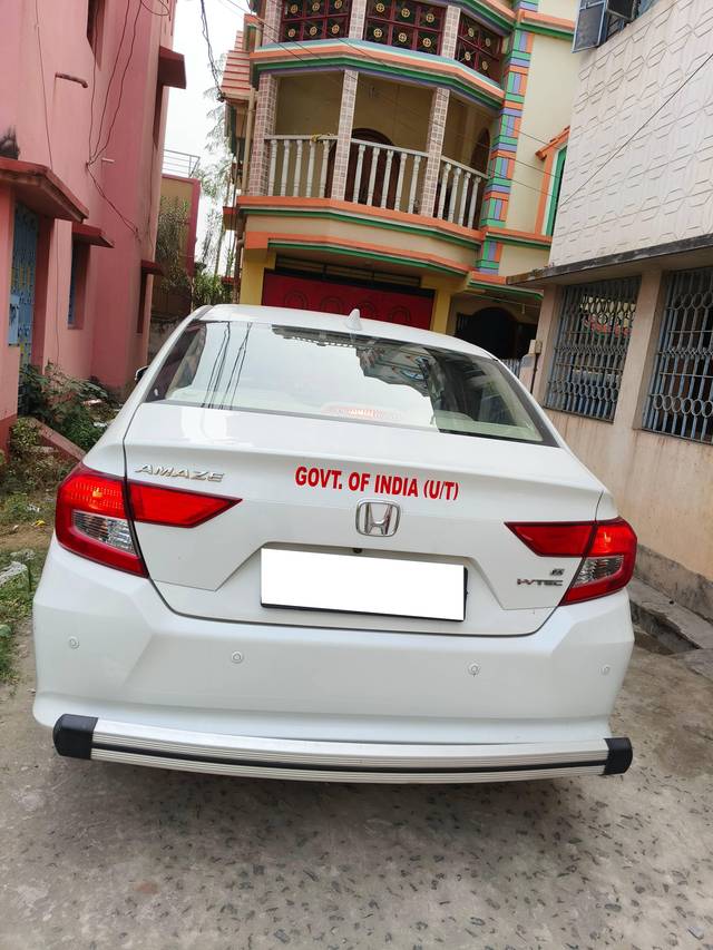 https://images10.gaadi.com/usedcar_image/4399285/original/processed_fe0af1eb-cd3a-4ef3-937b-56256714314c.jpg?imwidth=6401