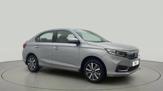 https://images10.gaadi.com/usedcar_image/4399318/original/42887fdbdf9e89ba7999a03e1e8d7061.jpg?imwidth=6400