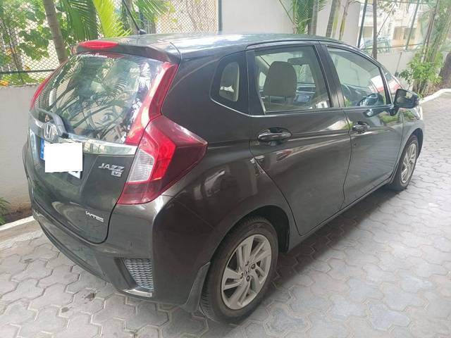 https://images10.gaadi.com/usedcar_image/4399378/original/processed_4eb4ab12604999781076d9eb3bbe4209.jpg?imwidth=6401