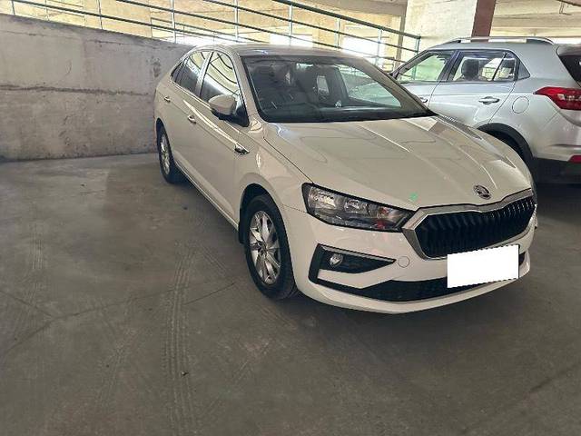 https://images10.gaadi.com/usedcar_image/4399452/original/fe0773a12f7604eca1b208b510e9f3fc.jpeg?imwidth=6401