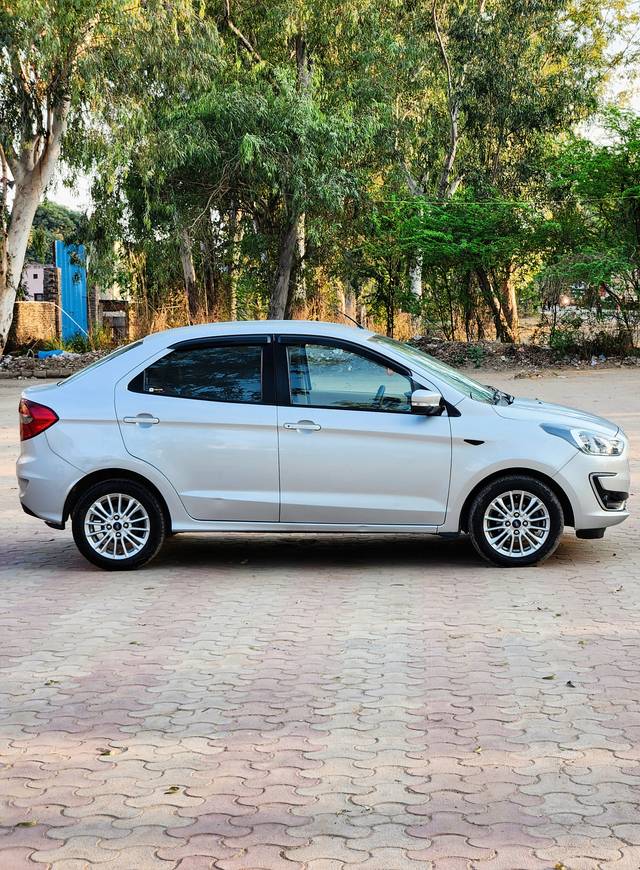 https://images10.gaadi.com/usedcar_image/4399506/original/96d388e99e0d1b3ddbda0ba9ff7e1123.jpg?imwidth=6401