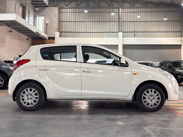 https://images10.gaadi.com/usedcar_image/4399618/original/c3938f9f09a2190d8ea938acc05b987f.jpg?imwidth=6401