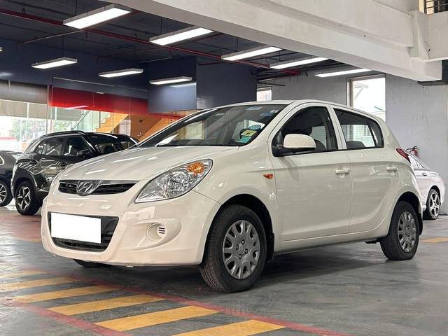 https://images10.gaadi.com/usedcar_image/4399618/original/processed_3eb62c18c239448ac21f66026f6163fd.jpg?imwidth=6400