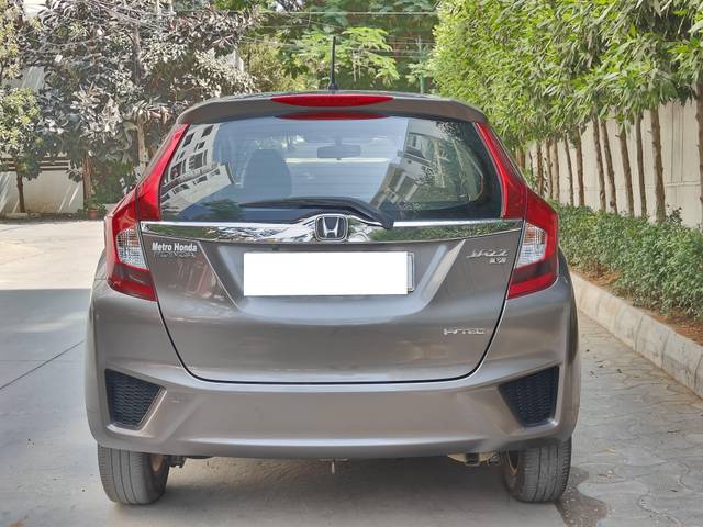 https://images10.gaadi.com/usedcar_image/4399685/original/processed_0c888266363c4445c8b97025111205dc.jpg?imwidth=6402