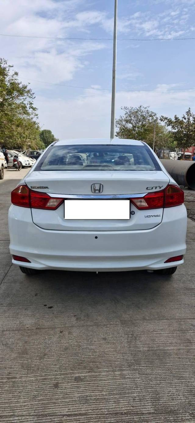 https://images10.gaadi.com/usedcar_image/4399692/original/processed_b5f7b2a287a40ae9923d8cfad3fc5e53.jpg?imwidth=6402