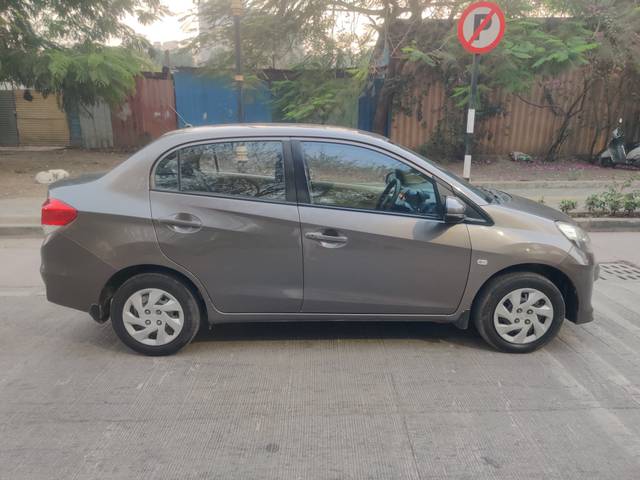 https://images10.gaadi.com/usedcar_image/4399703/original/d85265e6d269f603b95357f0d33e8ac9.jpg?imwidth=6401