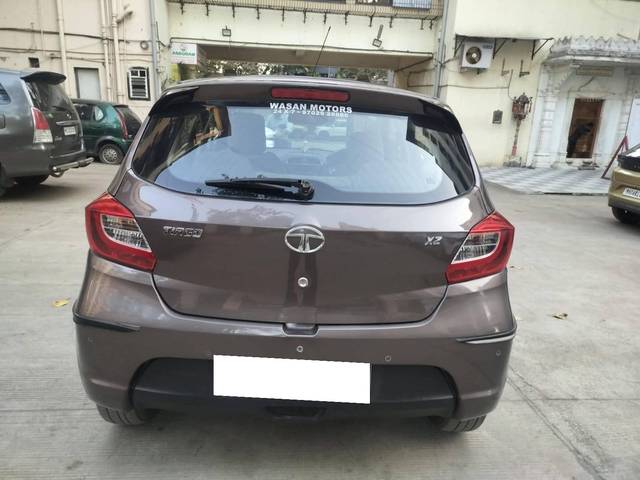 https://images10.gaadi.com/usedcar_image/4399712/original/processed_c5038f5d0971553e2a8f304475a9c57b.jpg?imwidth=6401