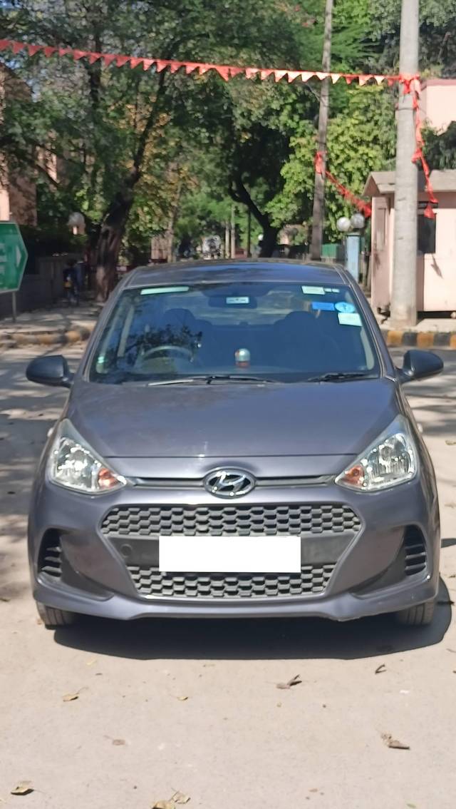 https://images10.gaadi.com/usedcar_image/4399749/original/processed_e2677ba8432bfe7625e286ae25db0f72.jpg?imwidth=6402