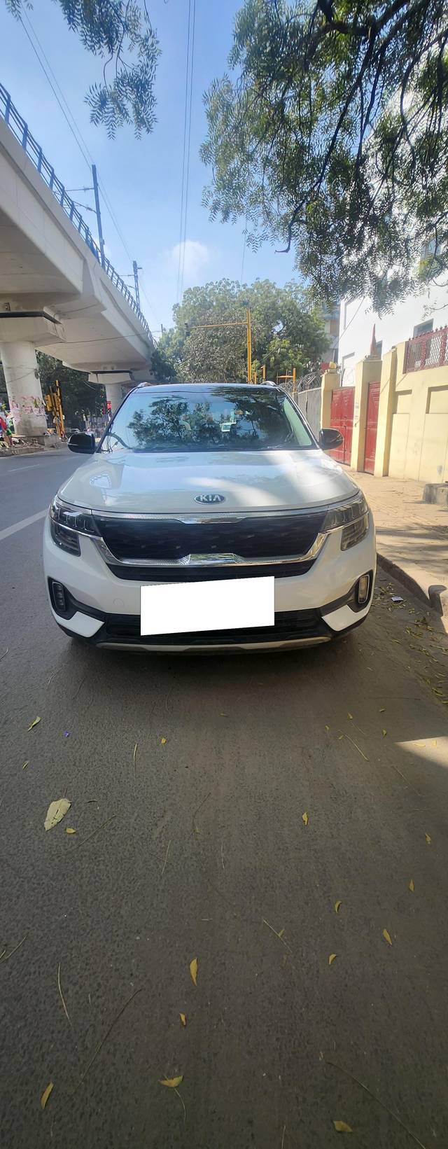 https://images10.gaadi.com/usedcar_image/4399756/original/processed_160b92f8e705b2d90e59b3d0b874d1f7.jpg?imwidth=6400