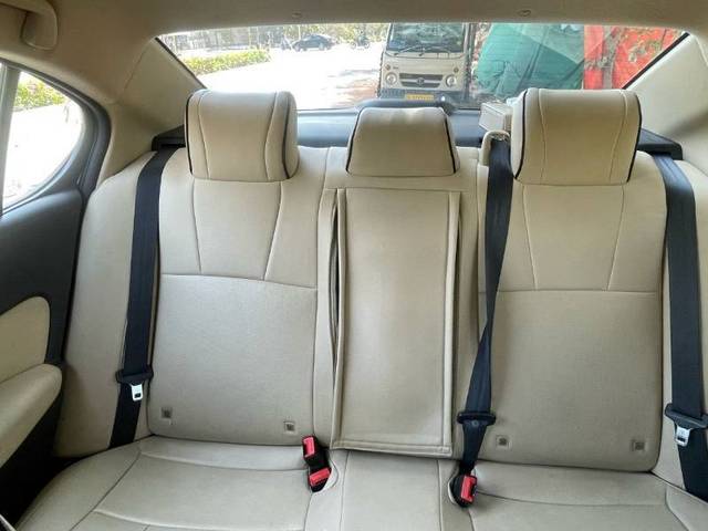 https://images10.gaadi.com/usedcar_image/4399789/original/adfa2d3938fc9da50708f4c6d403a389.jpg?imwidth=6402