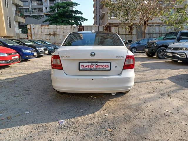 https://images10.gaadi.com/usedcar_image/4399811/original/processed_9c24d545b53be9950381ca9edd8bafc6.jpeg?imwidth=6401