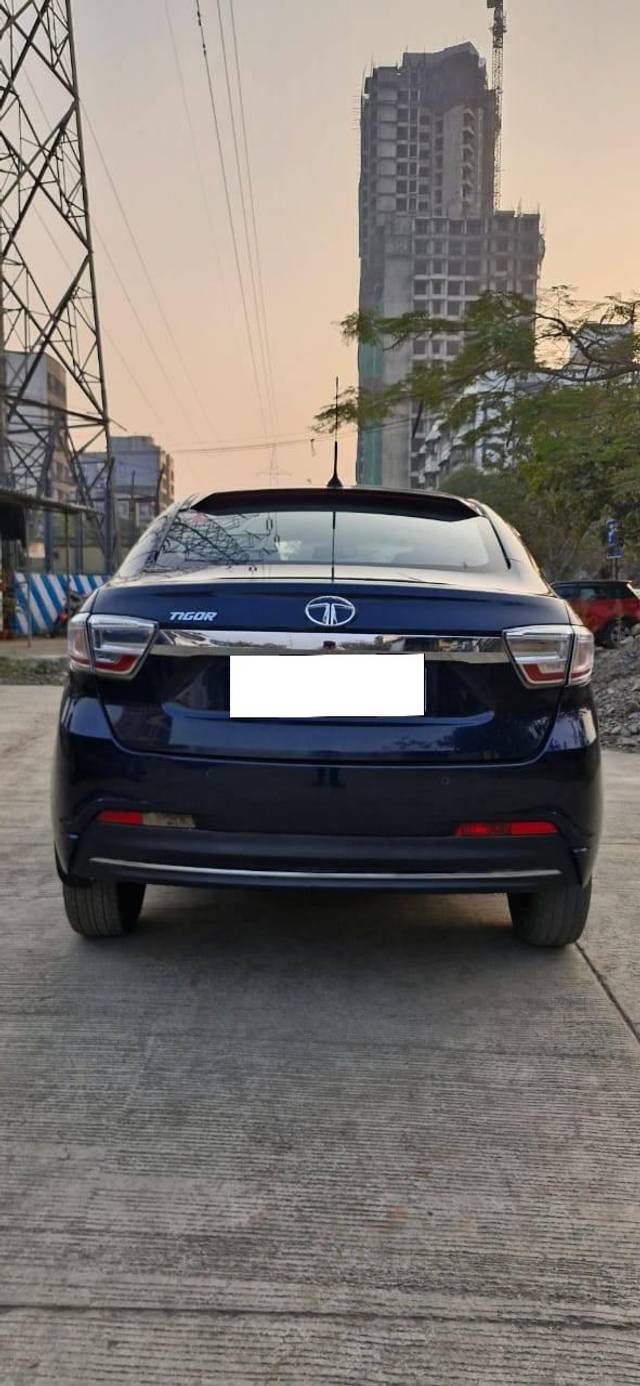 https://images10.gaadi.com/usedcar_image/4399828/original/processed_d231cf0a0219d235db7e1f6997c06d7e.jpg?imwidth=6402