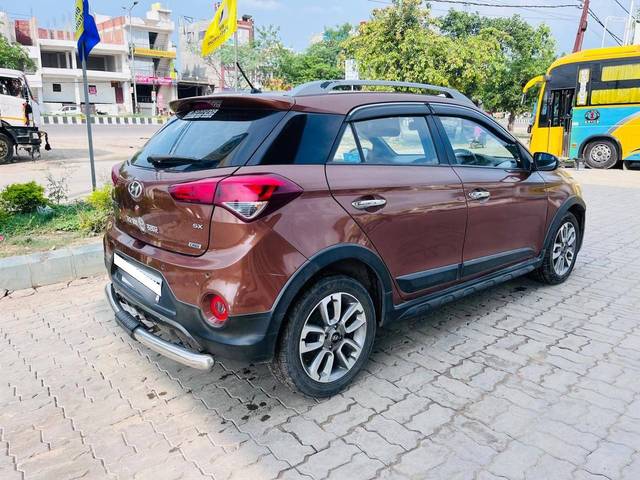 https://images10.gaadi.com/usedcar_image/4399880/original/processed_e4c4b722a6b51f8b7138cd6c9868795e.jpg?imwidth=6401