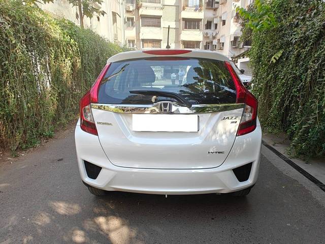 https://images10.gaadi.com/usedcar_image/4399981/original/processed_processed_caf60f735a53db2c74ae72716c1eec45.jpeg?imwidth=6402