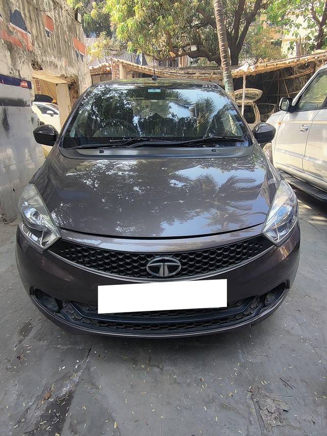 https://images10.gaadi.com/usedcar_image/4400009/original/processed_4904ae616b9467cb34ea2adf206b48f4.jpg?imwidth=6402