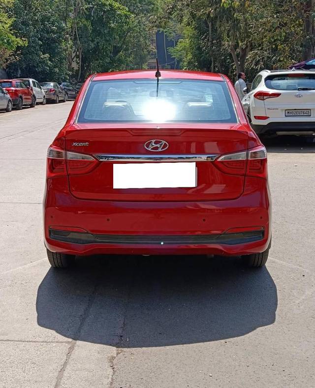 https://images10.gaadi.com/usedcar_image/4400042/original/processed_851b110448121125db92fcf4a820fe9d.jpg?imwidth=6402