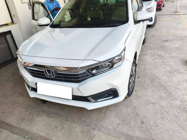 https://images10.gaadi.com/usedcar_image/4400331/original/94d5a5dd4e1593b0709cb7fc102b4986.jpeg?imwidth=6400