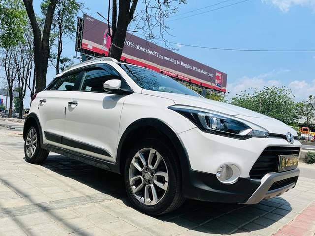 https://images10.gaadi.com/usedcar_image/4400436/original/dbb19a6d4380aa11614aca3c572b38df.jpg?imwidth=6400