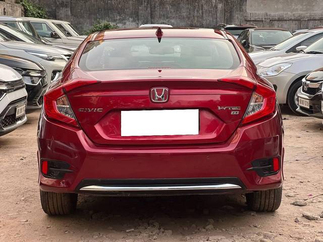 https://images10.gaadi.com/usedcar_image/4400495/original/processed_69c3a35aad447239cea5ff3b4206479e.jpg?imwidth=6401