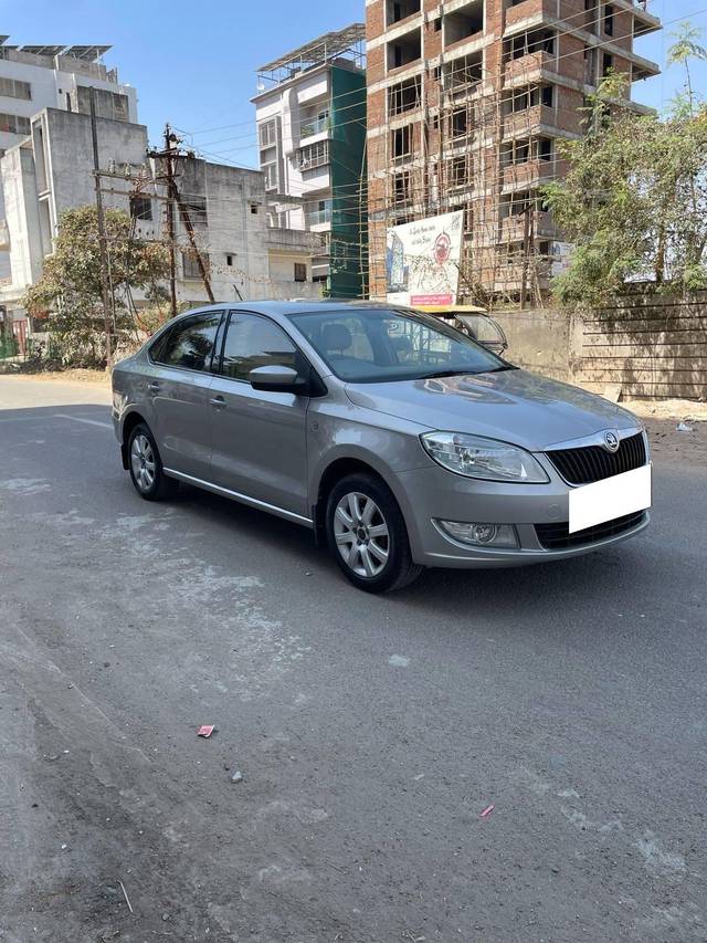 https://images10.gaadi.com/usedcar_image/4400502/original/processed_dc98596bafa2ffb701b0590f1f8ee1b8.jpg?imwidth=6400