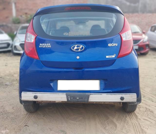 https://images10.gaadi.com/usedcar_image/4400503/original/processed_d2ae63b76bc3526204ea3a9dd8c902d4.jpg?imwidth=6401