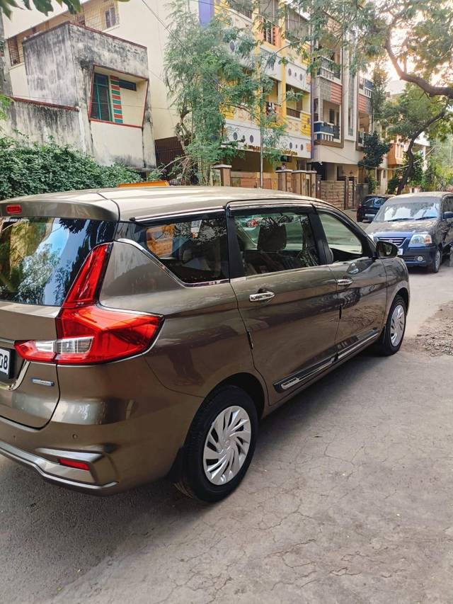 https://images10.gaadi.com/usedcar_image/4400549/original/processed_d978fee022bc137591048f688c9c10e3.jpg?imwidth=6402