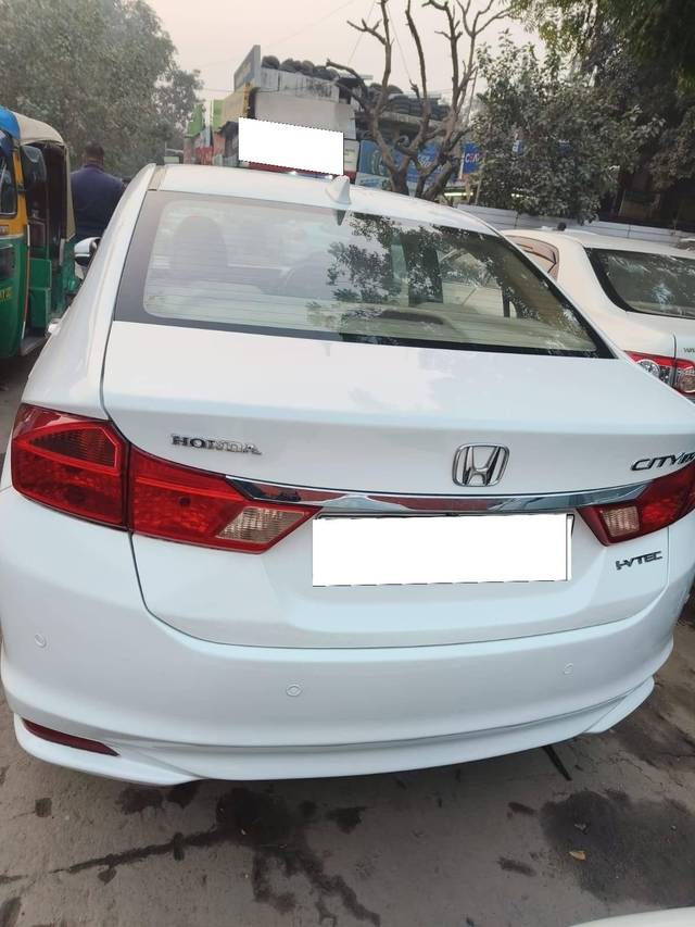 https://images10.gaadi.com/usedcar_image/4400651/original/processed_f078d31fdbb3a250c3de0ab39c230f01.jpg?imwidth=6401