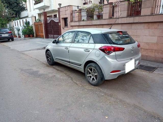 https://images10.gaadi.com/usedcar_image/4400677/original/224d2d1c36215c518ac9e4c9332f8753.jpeg?imwidth=6400