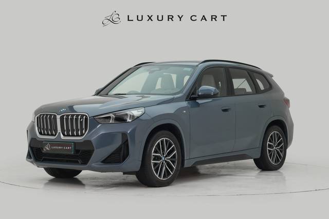 https://images10.gaadi.com/usedcar_image/4400749/original/processed_136b12bff8f8d998f60736b8cfda0b6e.jpg?imwidth=6402
