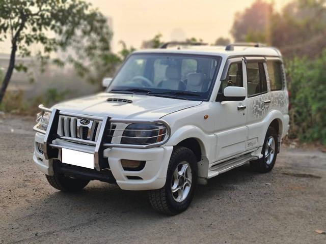 https://images10.gaadi.com/usedcar_image/4400780/original/processed_e29bc14f78bd9c0f53256b5c716e5bd7.jpeg?imwidth=6400